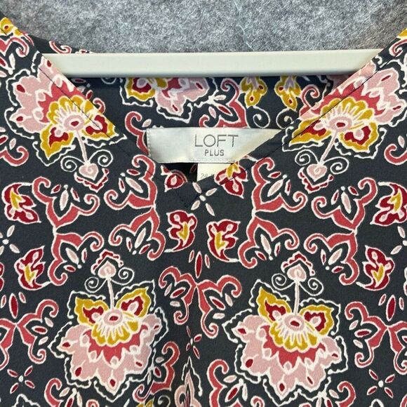 LOFT Top Women's 24 Plus Multicolor Floral Chiffon Short Flutter Sleeve V Neck - Picture 3 of 11